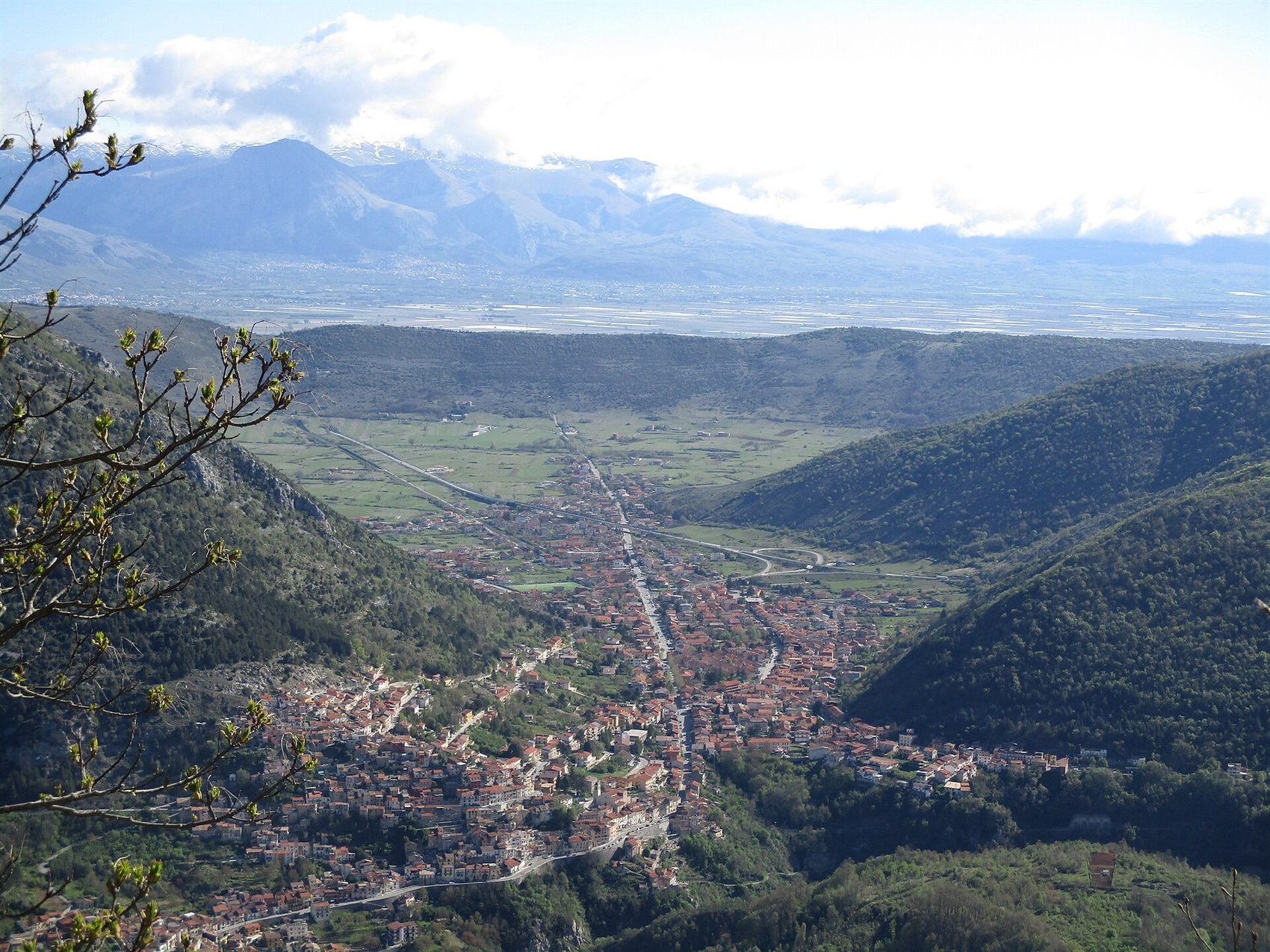 Veduta di Capistrello dall'altopiano della Renga